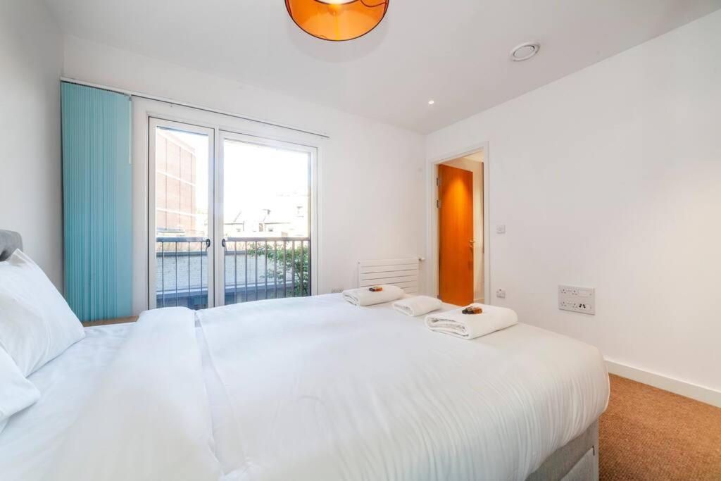 Stunning New 3 Bdr Duplex Wbalcony, East London Apartment Ngoại thất bức ảnh